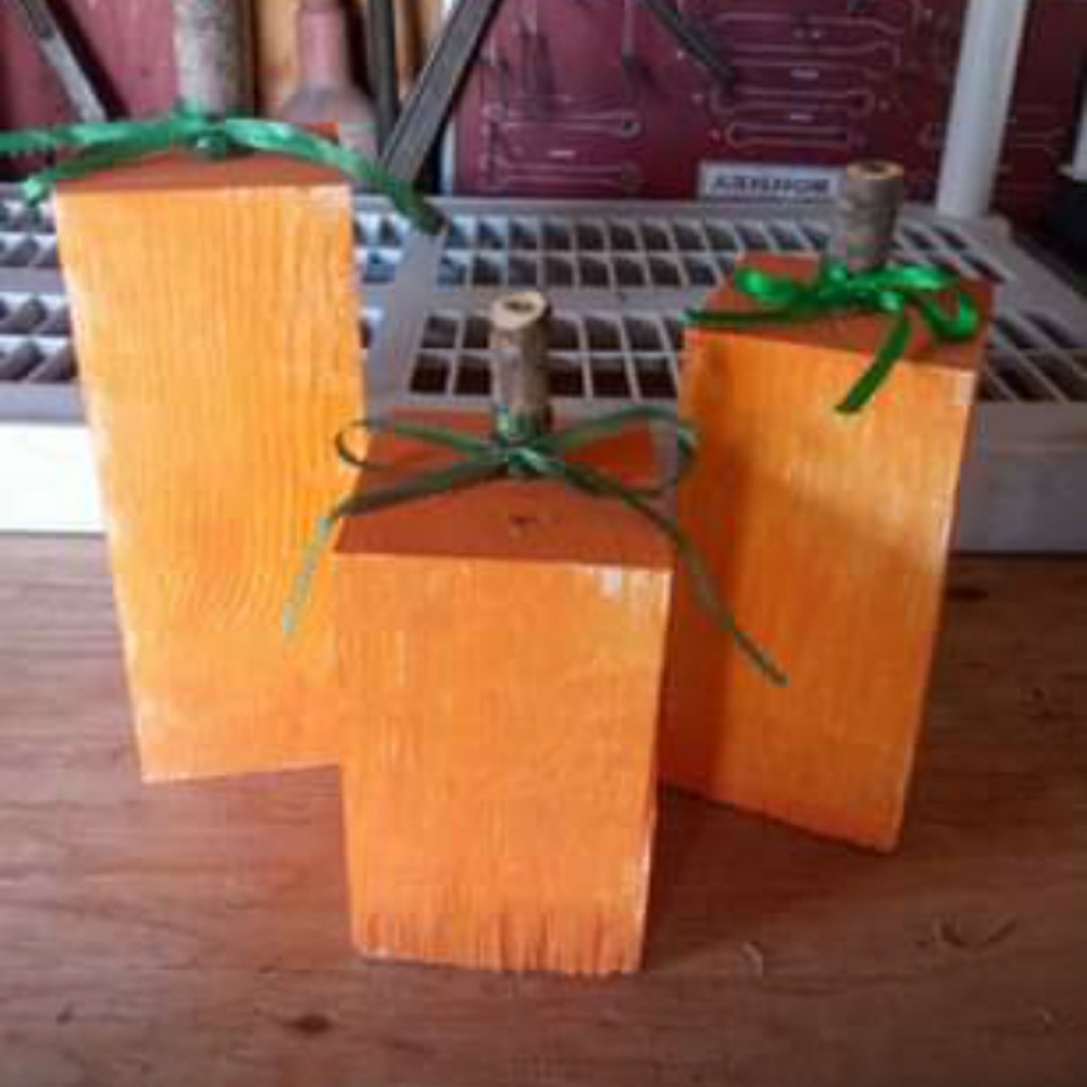 Wood pumpkin set